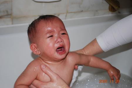 Dan-Dan's bath time